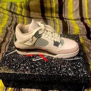 Jordan 4